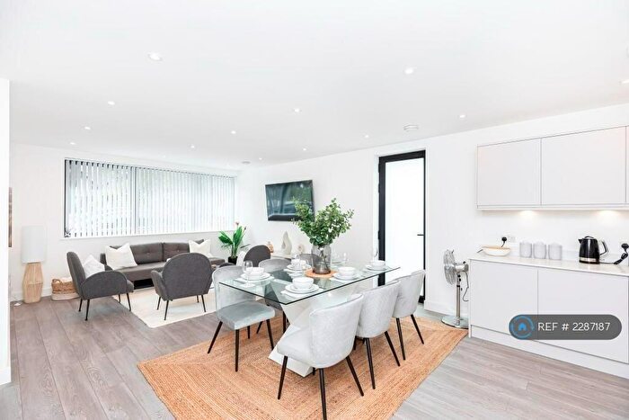 3 Bedroom Flat To Rent In Carbery Avenue, Bournemouth, BH6