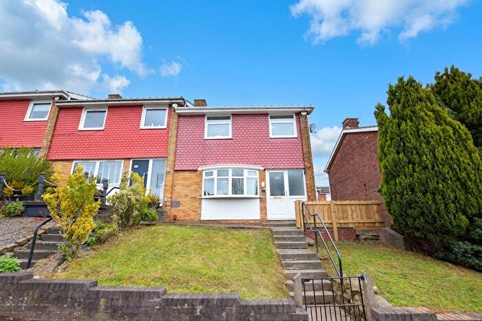 3 Bedroom End Terrace House To Rent In Easedale Gardens, Gateshead, NE9