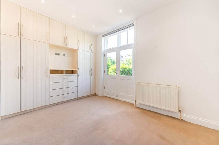 3 Bedroom Flat For Sale In Salusbury Road, Queen's Park, London, NW6