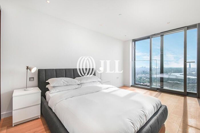 Flat To Rent In Landmark Pinnacle, Marsh Wall, E14