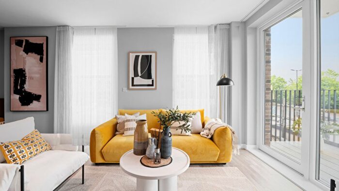 3 Bedroom Flat For Sale In Plumstead Road, London, SE18