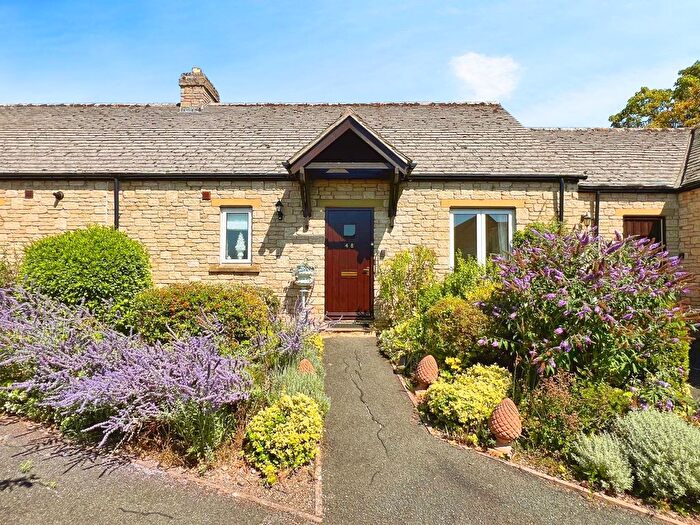 2 Bedroom Bungalow For Sale In Station Road, Broadway, Worcestershire, WR12