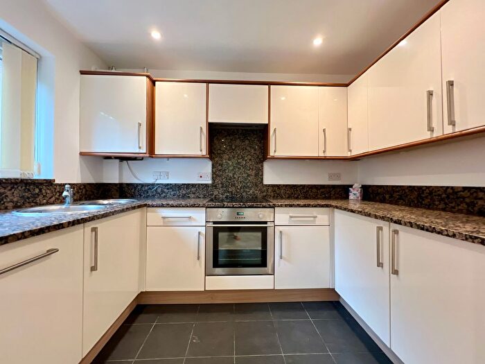 2 Bedroom Flat To Rent In Crystal Palace Parade, London, SE19