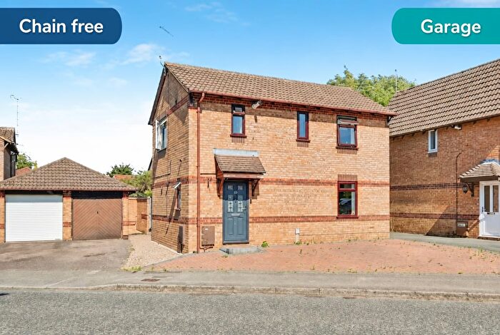 3 Bedroom Detached House For Sale In Weggs Farm Road, Northampton, NN5