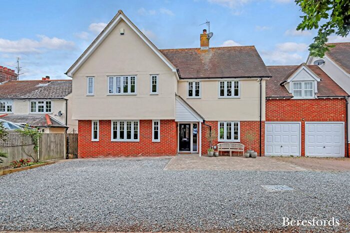4 Bedroom Link Detached House For Sale In The Tythings, Howe Green, CM2