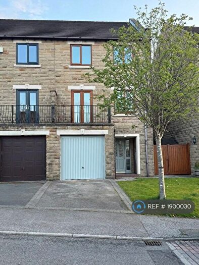 3 Bedroom Semi-Detached House To Rent In Hawthorne Way, Huddersfield, HD8