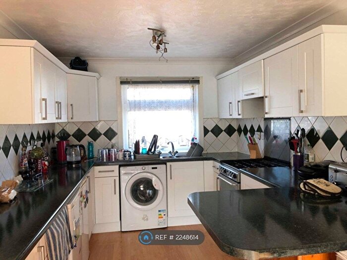 4 Bedroom Semi-Detached House To Rent In Abbey Road, Basingstoke, RG24