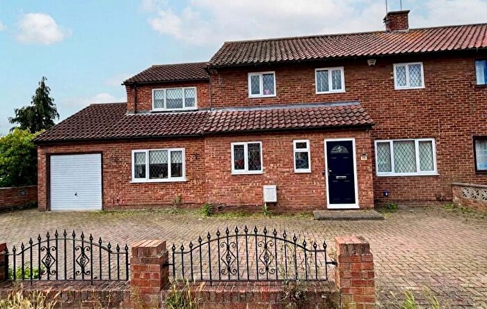 4 Bedroom Semi-Detached House For Sale In Giffords Cross Avenue, Corringham, SS17
