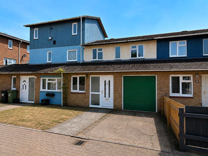 3 Bedroom Town House For Sale In Arbrook Avenue, Bradwell Common, Milton Keynes, MK13