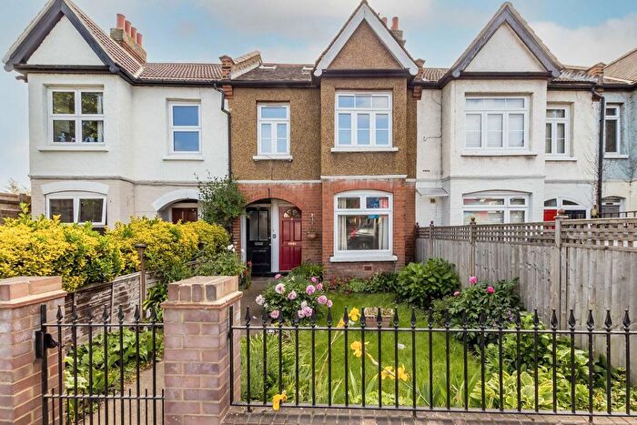 3 Bedroom Maisonette To Rent In Hampton Road, Twickenham, TW2