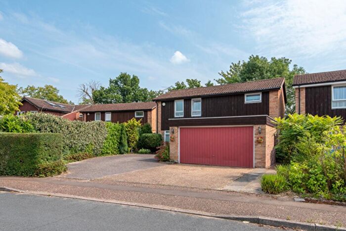 4 Bedroom Detached House For Sale In Aldingbourne Close, Ifield, Crawley, RH11