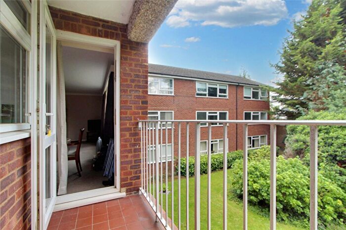 2 Bedroom Apartment For Sale In Village Road, Enfield, Middlesex, EN1