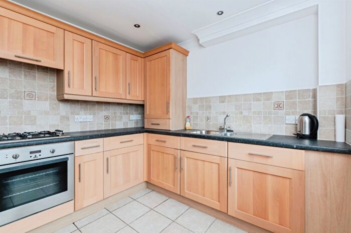 2 Bedroom Flat For Sale In Dewlands Way, Verwood, BH31