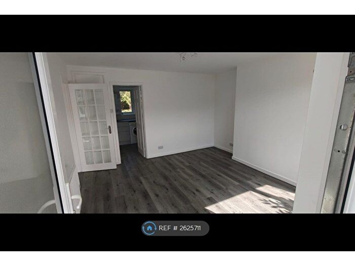 2 Bedroom Flat To Rent In Redhill, RH1