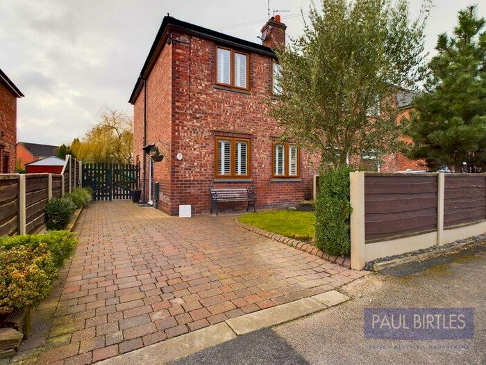3 Bedroom Semi-Detached House For Sale In Broadway, Partington, Manchester, M31