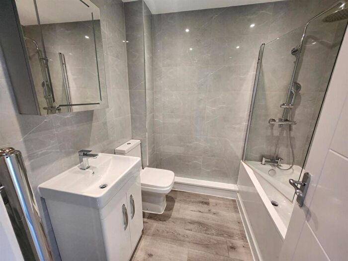 1 Bedroom Flat To Rent In Colebrook Lane, Loughton, IG10