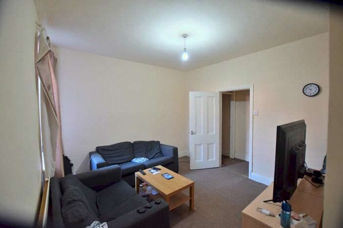2 Bedroom Flat To Rent In Wingrove Avenue, Fenham, Tyne And Wear, NE4
