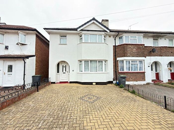 3 Bedroom End Terrace House For Sale In Wilsden Avenue, Farley Hill, Luton, Bedfordshire, LU1