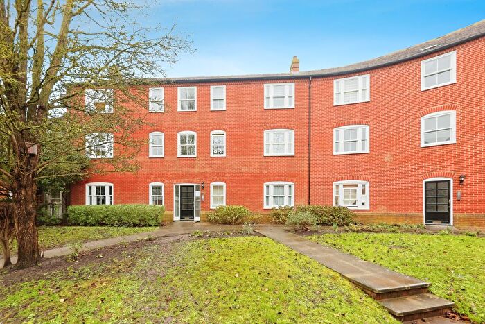2 Bedroom Flat For Sale In Station Road West, Canterbury, Kent, CT2