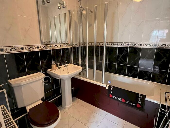 2 Bedroom Detached Bungalow For Sale In Mountford Close, Wellesbourne, CV35