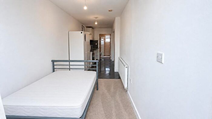 Studio To Rent In Cranford Drive, Hayes, UB3