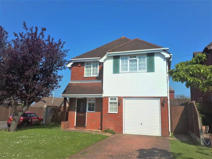 4 Bedroom Detached House To Rent In West Hatch Manor, Ruislip, HA4