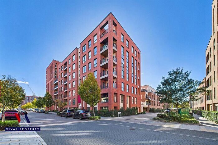 3 Bedroom Flat For Sale In Lismore Boulevard, London, NW9