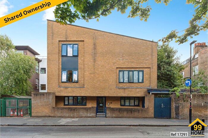 2 Bedroom Apartment For Sale In , Islington, N16