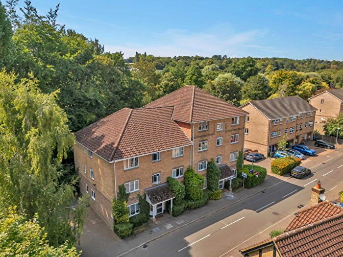 2 Bedroom Flat For Sale In Kingfisher Drive, Hemel Hempstead, HP3