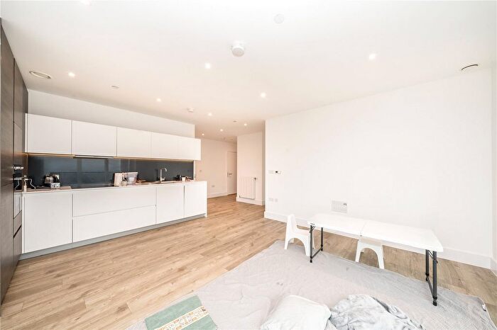 2 Bedroom Flat To Rent In Kidbrooke Park Road, Kidbrooke Village, London, SE3