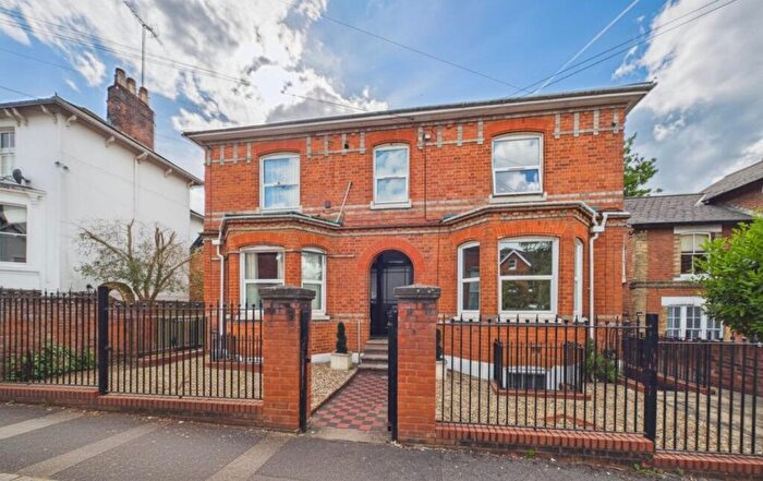 2 Bedroom Flat For Sale In Brunswick Hill, Reading, Berkshire, RG1