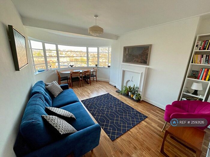 2 Bedroom Flat To Rent In Second Floor, London, N6