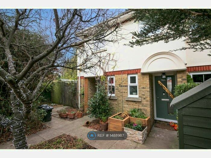 2 Bedroom Semi-Detached House To Rent In Lydden Grove, Wandsworth, SW18