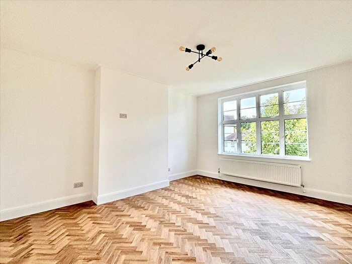 1 Bedroom Flat To Rent In Seymour Court, Colney Hatch Lane, Muswell Hill, London, N10