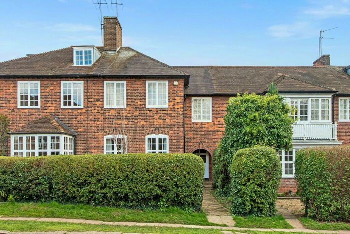 3 Bedroom House To Rent In Cascade Avenue, London, N10