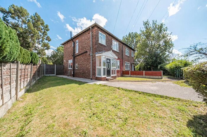 3 Bedroom Semi-Detached House For Sale In Ashdown Avenue, Manchester, Greater Manchester, M9