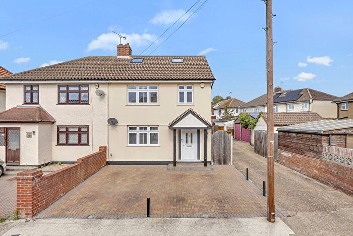 3 Bedroom Semi-Detached House For Sale In Redriff Road, Romford, RM7