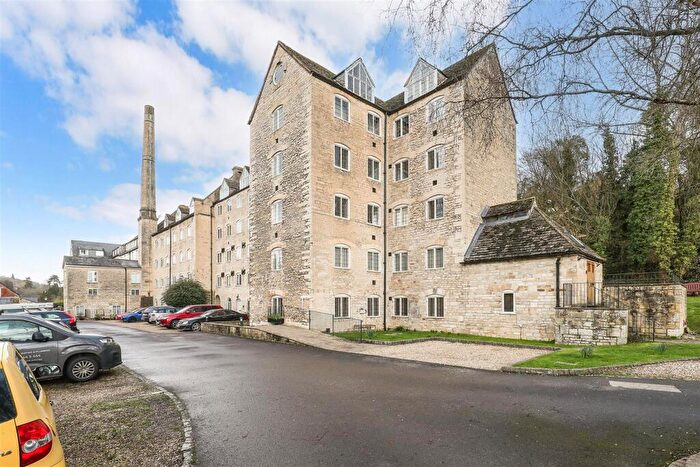 2 Bedroom Flat For Sale In Dunkirk Mills, Inchbrook, Stroud, GL5