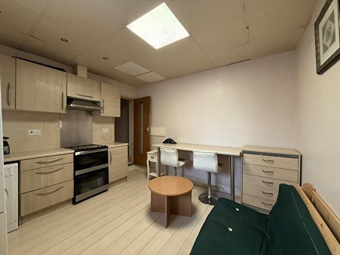 1 Bedroom Flat To Rent In High Street, Smethwick, West Midlands, B66