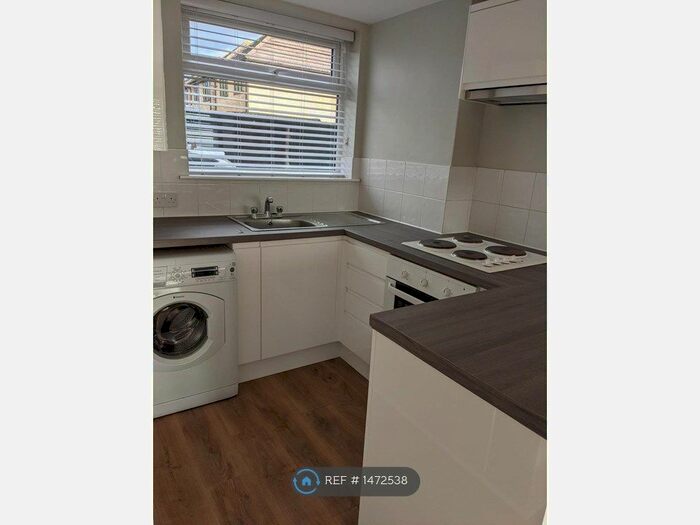 1 Bedroom Flat To Rent In Laleham Road, Staines-Upon-Thames, TW18