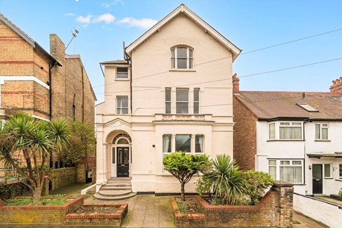 1 Bedroom Flat For Sale In Acacia Road, Acton, W3