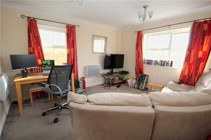 2 Bedroom Flat To Rent In International Way, Sunbury-On-Thames, Surrey, TW16