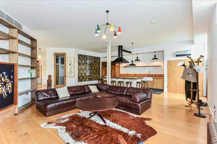 3 Bedroom Flat To Rent In Cluny Place, London, SE1