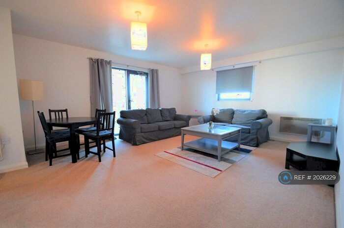 3 Bedroom Flat To Rent In Churchill Way, Cardiff, CF10