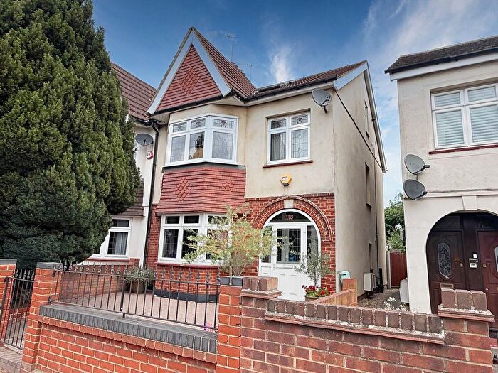 4 Bedroom Semi-Detached House For Sale In Upminster Road, Hornchurch, RM11