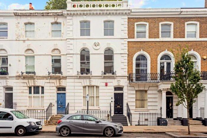 3 Bedroom Flat To Rent In Oakley Street, London, SW3
