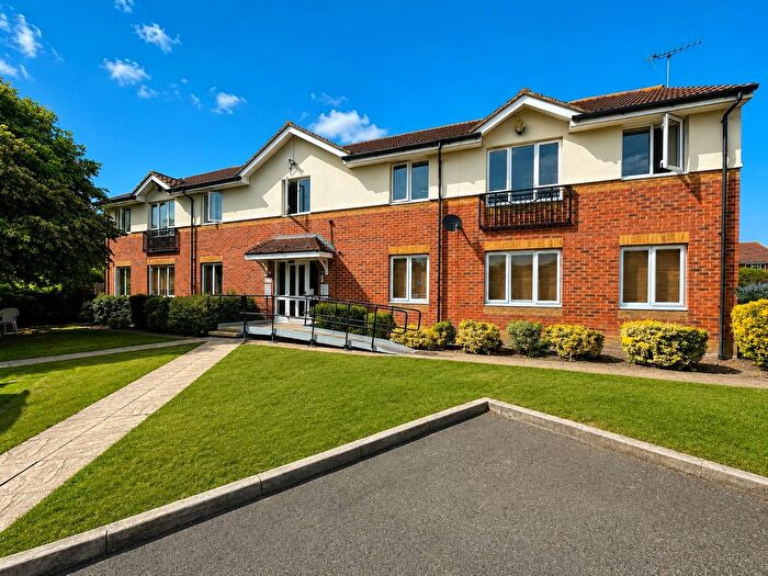 2 Bedroom Flat For Sale In Pacific Close, Feltham, Greater London, TW14