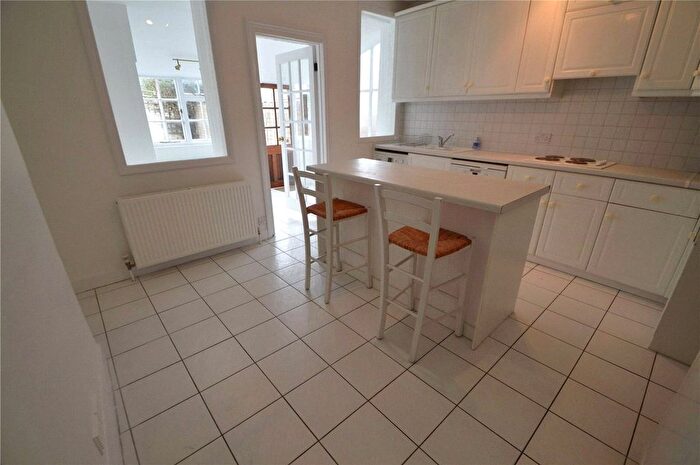 2 Bedroom Detached House To Rent In Ravenswood Road, Croydon, Surrey, CR0