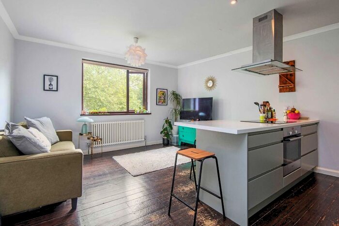 2 Bedroom Flat To Rent In Cadogan Terrace, London, E9