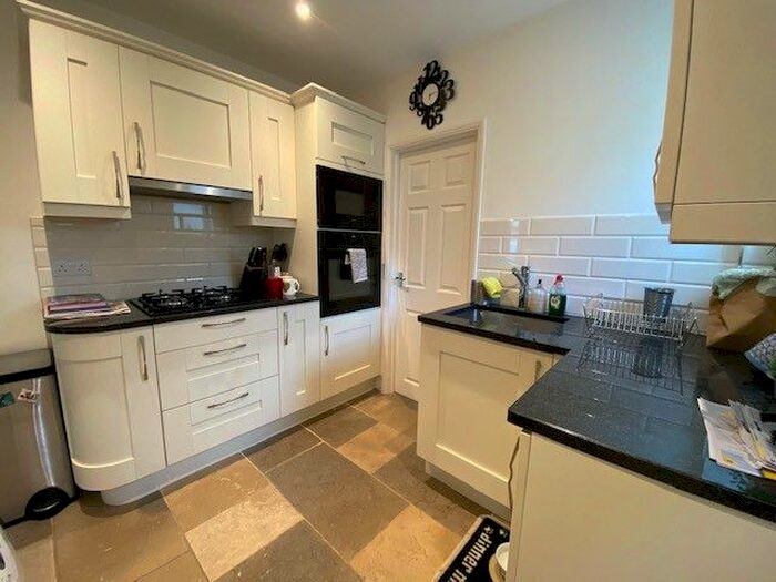 2 Bedroom Maisonette To Rent In Island Farm Road, West Molesey, KT8